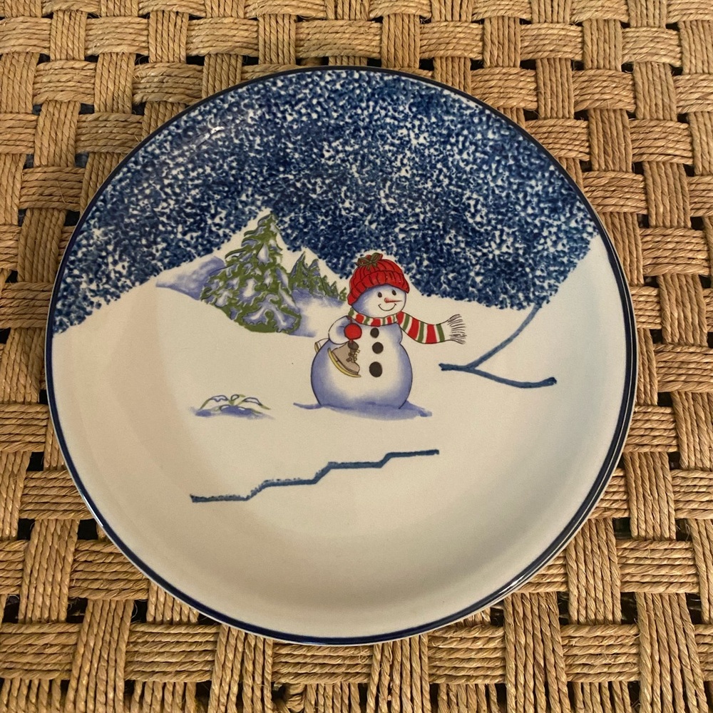 Thomson Pottery. Snowman Holiday Ceramic Dinner Plate. Set of 2.